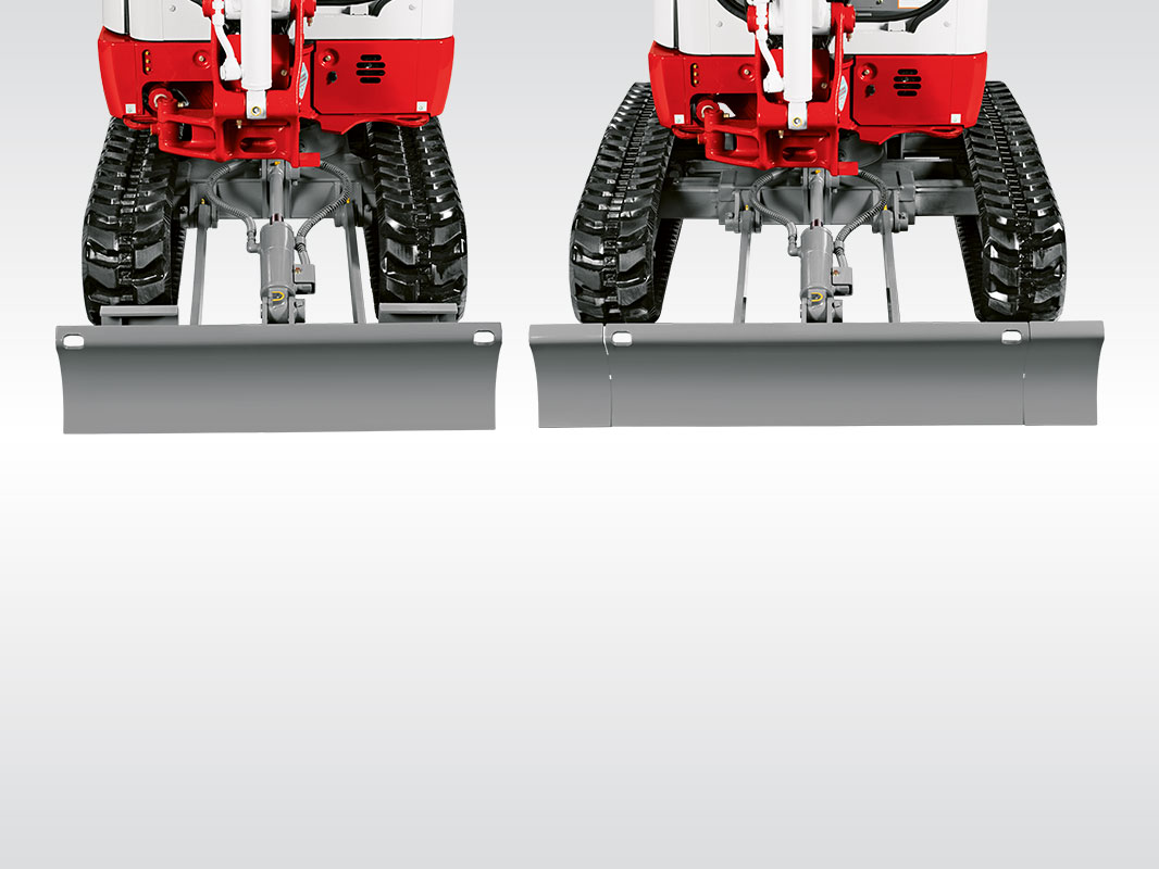 Zwei Takeuchi Minibagger von vorne. Bei einem ist das Planierschild breit gestellt