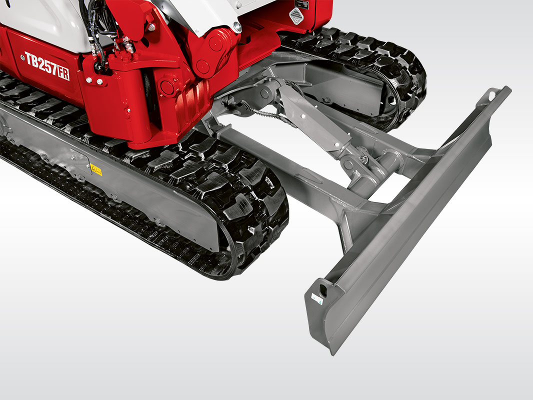 Bildausschnitt des TB 257 FR mit Details vom rechten Kettenlaufwerk und dem Planierschild