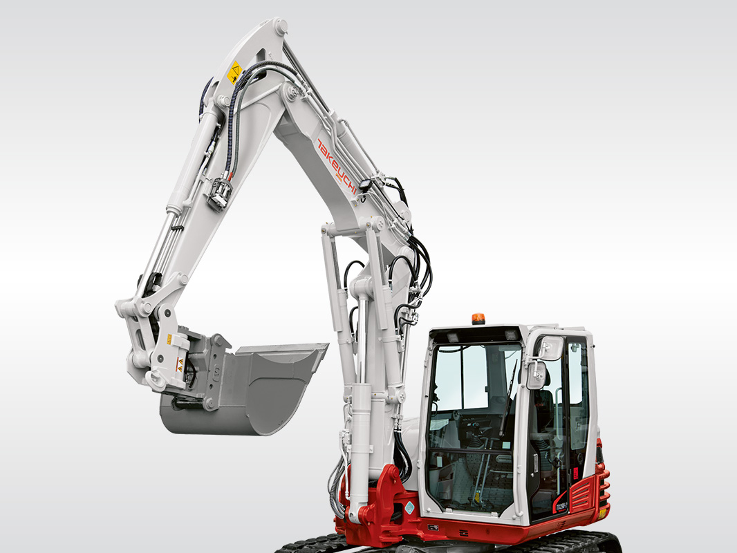 Rot-weißer Takeuchi Bagger TB 290-2 mit Kettenfahrwerk, seitlich von links fotografiert