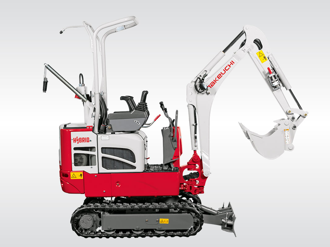 Kleiner rot-weißer Takeuchi Minibagger TB 210 RH mit Kettenfahrwerk, seitlich von rechts fotografiert