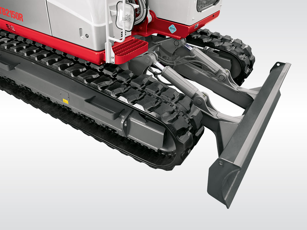 Bildausschnitt des TB 2150 R CM/CV mit Details vom rechten Kettenlaufwerk und dem Planierschild