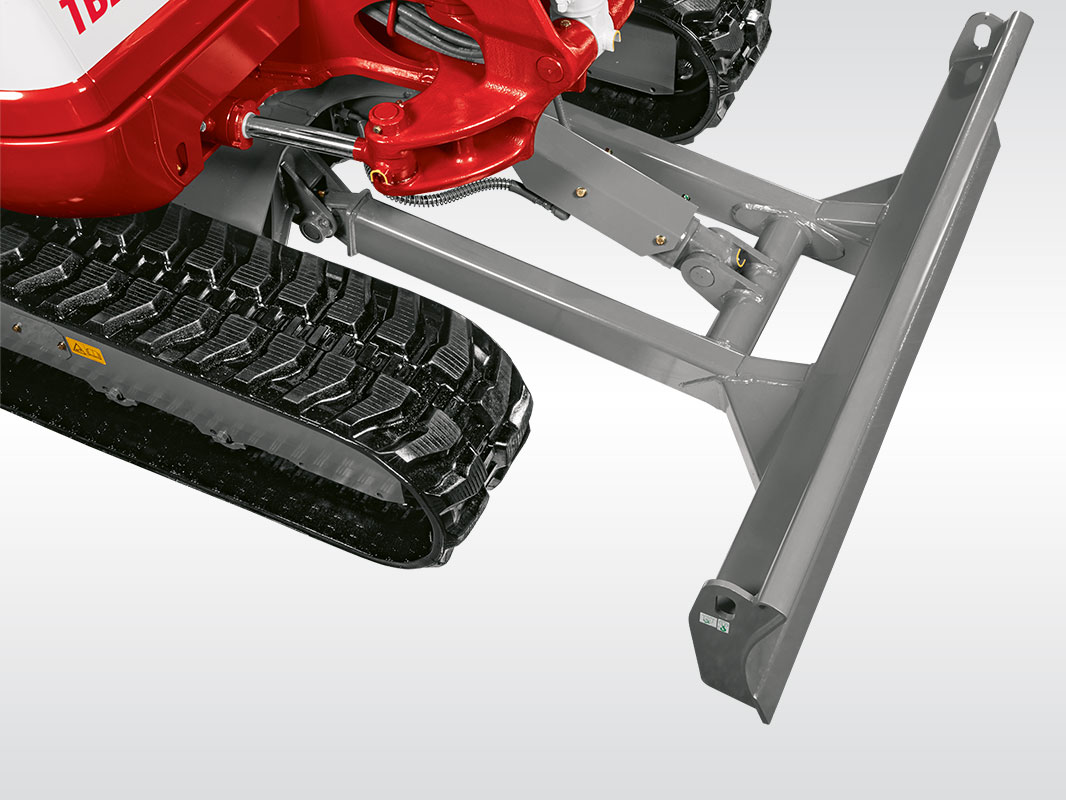 Bildausschnitt des TB 240 mit Details vom rechten Kettenlaufwerk und dem Planierschild