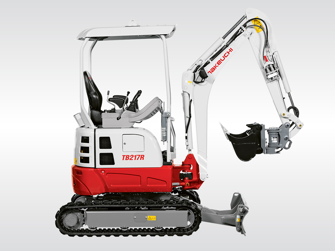 Kleiner rot-weißer Takeuchi Minibagger TB 215 R mit Kettenfahrwerk, seitlich von links fotografiert