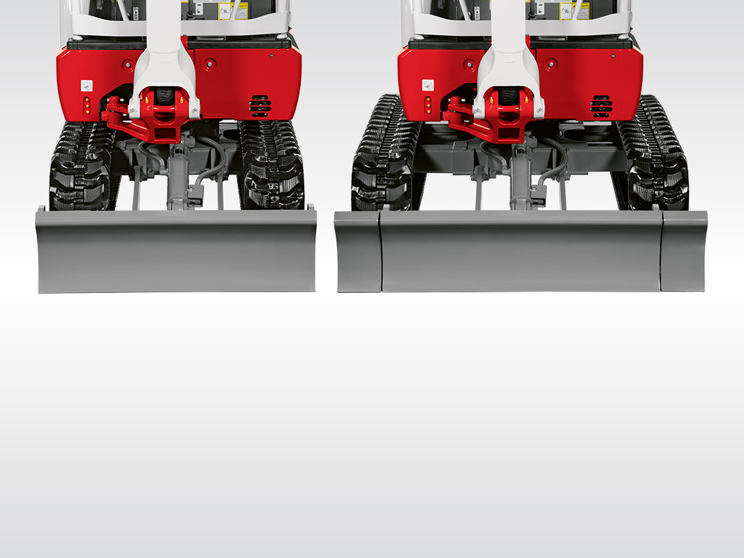 Zwei Takeuchi Minibagger von vorne. Bei einem ist das Planierschild breit gestellt